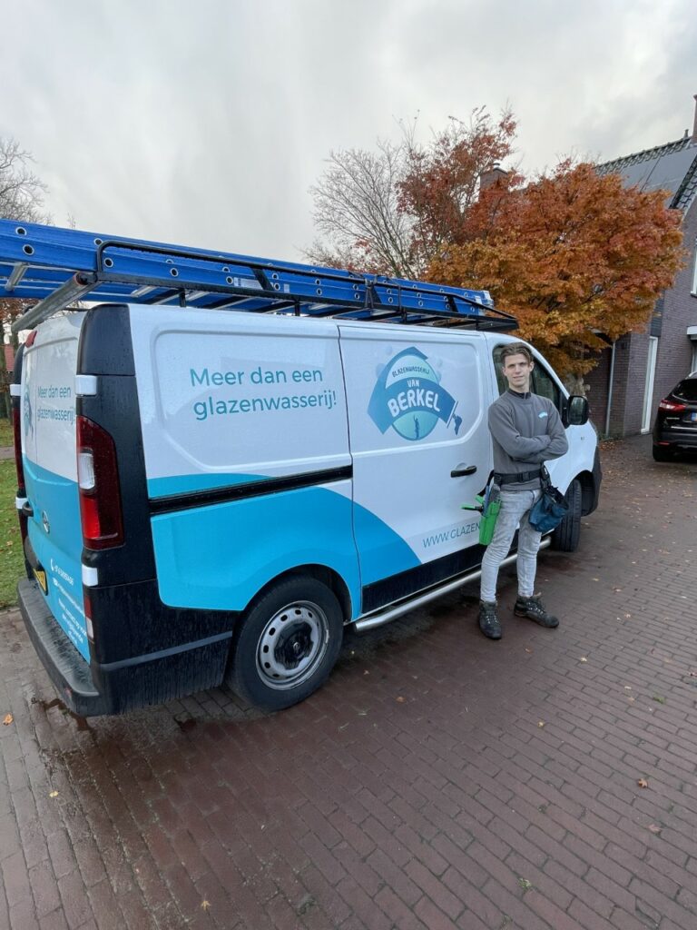 Eigenaar Dylan van Berkel van Glazenwasserij van Berkel