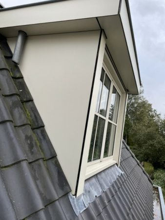 Dakkapel met overstek Dakkapel met overstek
