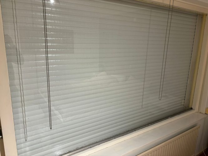 Gereinigd rolluik vanbinnen Gereinigd rolluik vanbinnen